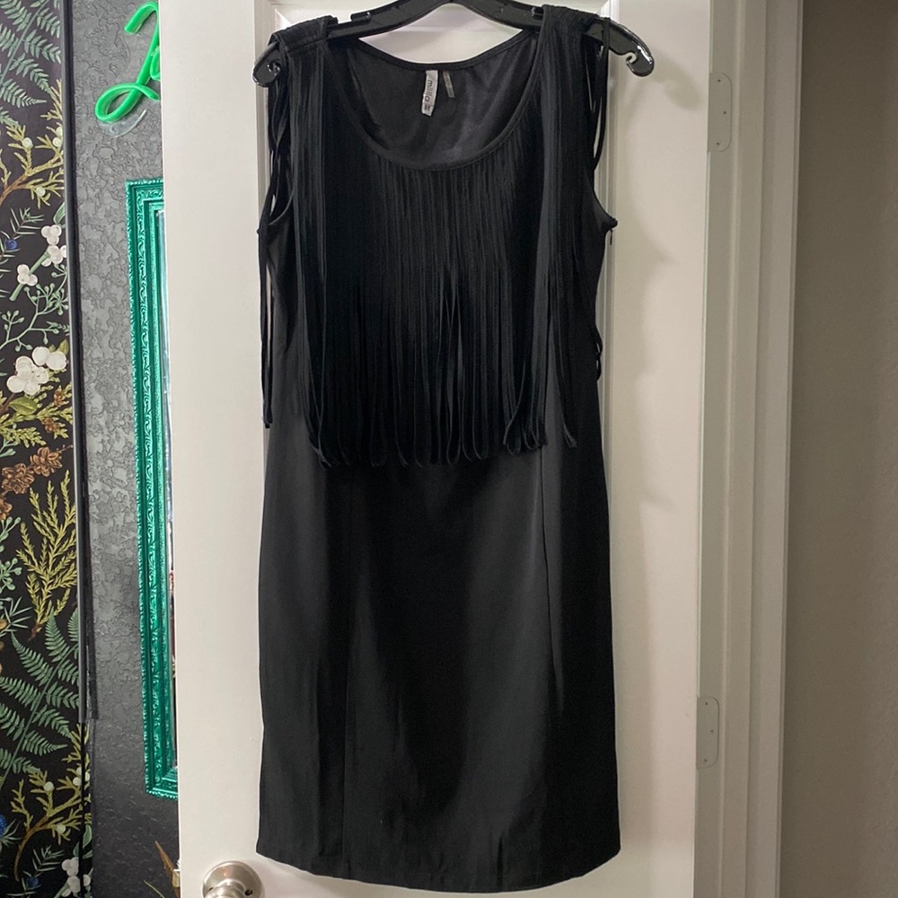Medium Black Sleeveless Fringe Dress